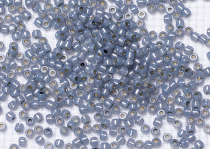 Бисер Япония круглый 11/0 10 г PF2102 молочный монтана, серебряная линия внутри